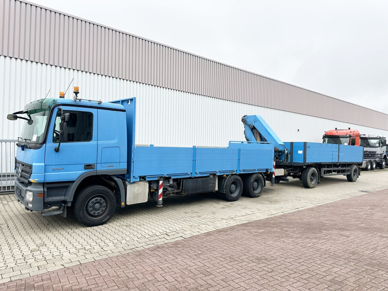 Mercedes-Benz Actros 2741 L 6x4 Actros 2741 L 6x4, Twist-Lock ausz. auf 3m, Heckkran Palfinger PK 42502-D, Funk - 栏板式/ 平板卡车, 起重车:图5 Mercedes-Benz Actros 2741 L 6x4 Actros 2741 L 6x4, Twist-Lock ausz. auf 3m, Heckkran Palfinger PK 42502-D, Funk - 栏板式/ 平板卡车, 起重车:图5