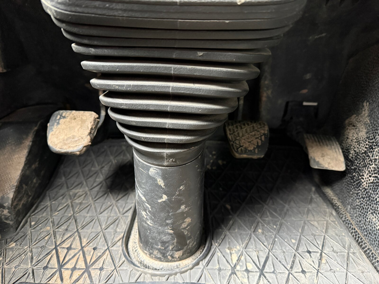 Mercedes-Benz Actros 3241 K 8x4/4 Actros 3241 K 8x4/4, Bordmatik - 翻斗车:图5 Mercedes-Benz Actros 3241 K 8x4/4 Actros 3241 K 8x4/4, Bordmatik - 翻斗车:图5