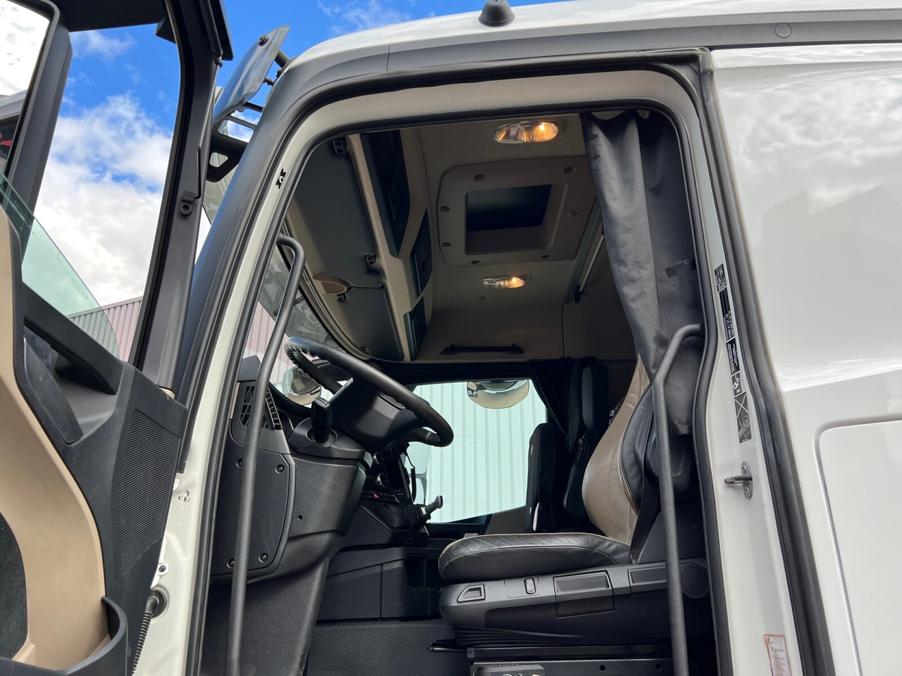 Mercedes-Benz Actros 3551 L 8x2/4 Actros 3551 L 8x2/4, Vorlauflenkachse, Doppelbereifte Nachlaufliftachse - 驾驶室底盘卡车:图2 Mercedes-Benz Actros 3551 L 8x2/4 Actros 3551 L 8x2/4, Vorlauflenkachse, Doppelbereifte Nachlaufliftachse - 驾驶室底盘卡车:图2