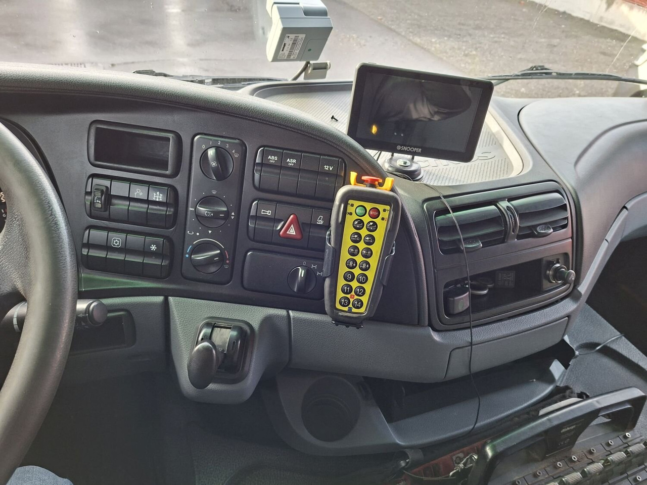 Mercedes-Benz Actros 4146 K 8x4/4 Actros 4146 K 8x4/4, Retarder, Kran Hiab XS 477 E-7 HiPro, Flyjib, Seilwinde, Funk - 吊钩升降车, 起重车:图5 Mercedes-Benz Actros 4146 K 8x4/4 Actros 4146 K 8x4/4, Retarder, Kran Hiab XS 477 E-7 HiPro, Flyjib, Seilwinde, Funk - 吊钩升降车, 起重车:图5