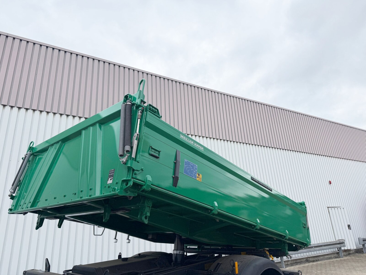 Mercedes-Benz Arocs 1840 K 4x2 Arocs 1840 K 4x2, MultimediaCockpit, Alu-Bordwände, Platz für Kranmontage - 翻斗车:图2 Mercedes-Benz Arocs 1840 K 4x2 Arocs 1840 K 4x2, MultimediaCockpit, Alu-Bordwände, Platz für Kranmontage - 翻斗车:图2