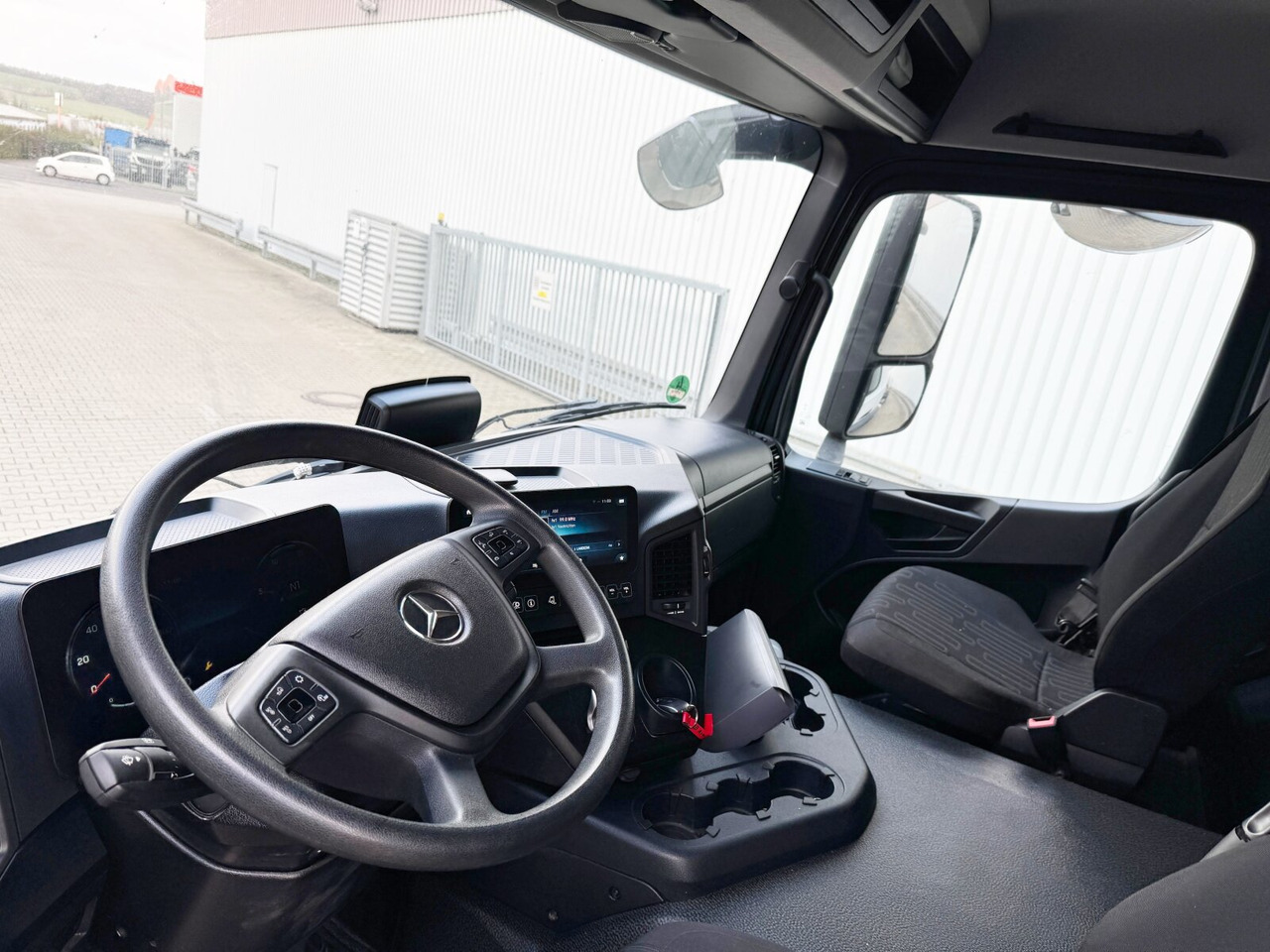 Mercedes-Benz Arocs 1840 L 4x2 Arocs 1840 L 4x2/48, MultimediaCockpit, Navi - 吊钩升降车:图2 Mercedes-Benz Arocs 1840 L 4x2 Arocs 1840 L 4x2/48, MultimediaCockpit, Navi - 吊钩升降车:图2