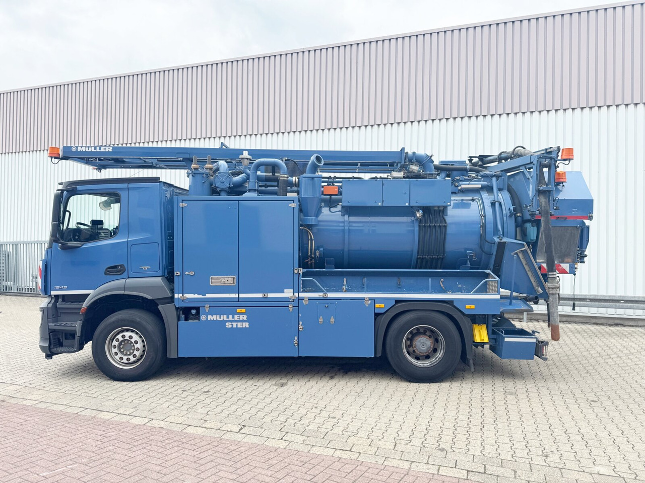 Mercedes-Benz Arocs 1843 L 4x2 Arocs 1843 L 4x2, Müller Canalmaster ca. 8m³, Standheizung, Funk - 卡车:图5 Mercedes-Benz Arocs 1843 L 4x2 Arocs 1843 L 4x2, Müller Canalmaster ca. 8m³, Standheizung, Funk - 卡车:图5