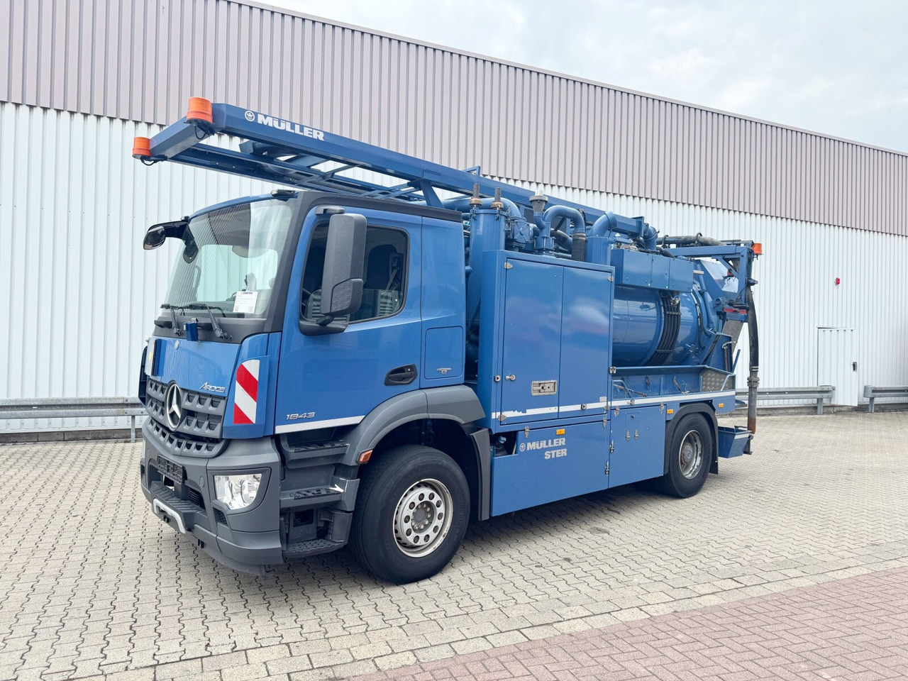 Mercedes-Benz Arocs 1843 L 4x2 Arocs 1843 L 4x2, Müller Canalmaster ca. 8m³, Standheizung, Funk - 卡车:图1 Mercedes-Benz Arocs 1843 L 4x2 Arocs 1843 L 4x2, Müller Canalmaster ca. 8m³, Standheizung, Funk - 卡车:图1
