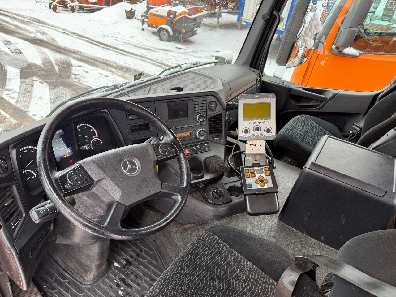 Mercedes-Benz Arocs 2036 AK 4x4 Arocs 2036 AK 4x4, Grounder, Motorabtrieb, Bordmatik, Winterdienstausstattung - 翻斗车:图5 Mercedes-Benz Arocs 2036 AK 4x4 Arocs 2036 AK 4x4, Grounder, Motorabtrieb, Bordmatik, Winterdienstausstattung - 翻斗车:图5