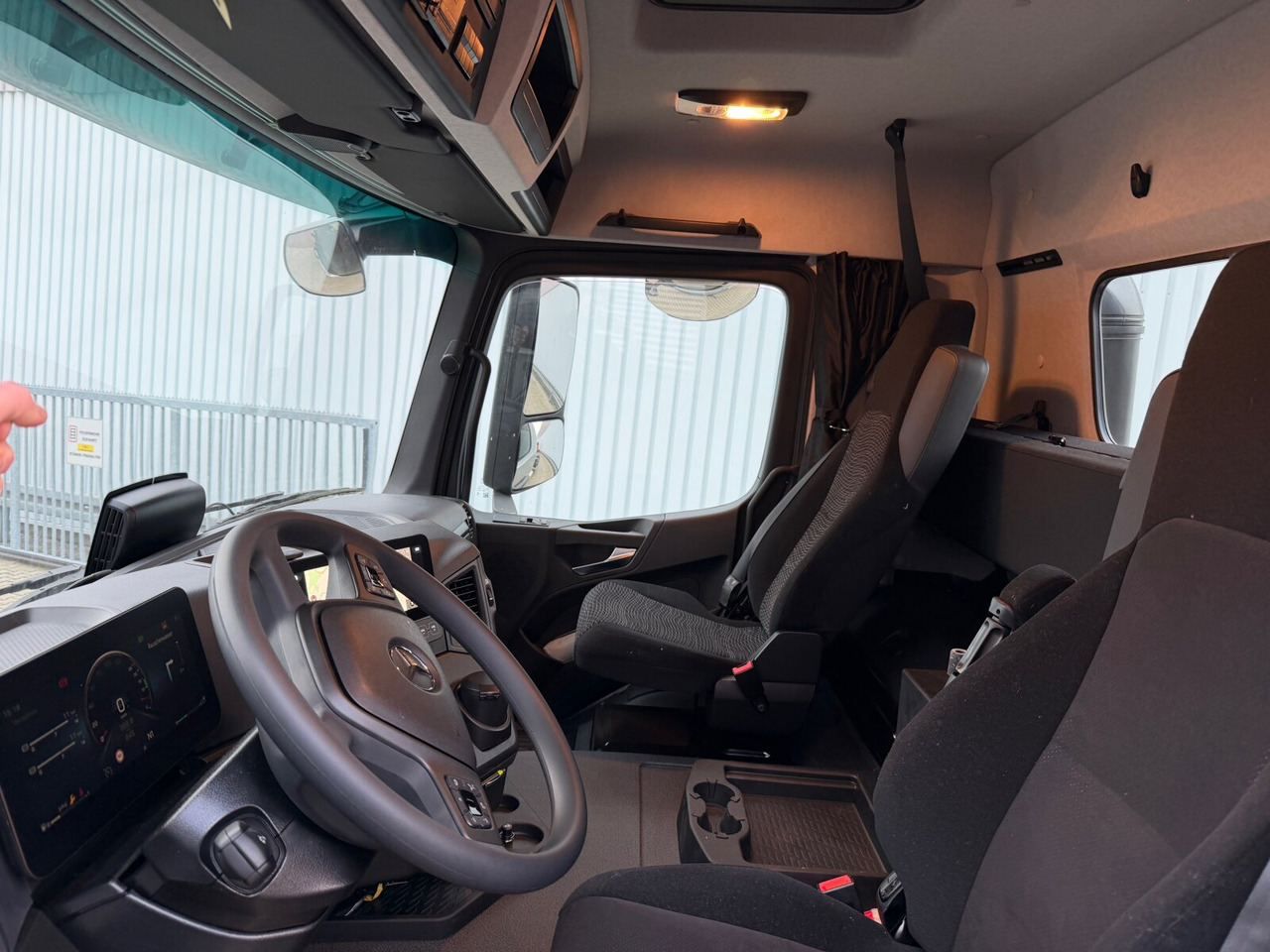 Mercedes-Benz Arocs 2542 L 6x2/4 Arocs 2542/45 L 6x2/4, Vorlauflenk-/liftachse, Navi, MultimediaCockpit - 箕斗装载车:图3 Mercedes-Benz Arocs 2542 L 6x2/4 Arocs 2542/45 L 6x2/4, Vorlauflenk-/liftachse, Navi, MultimediaCockpit - 箕斗装载车:图3