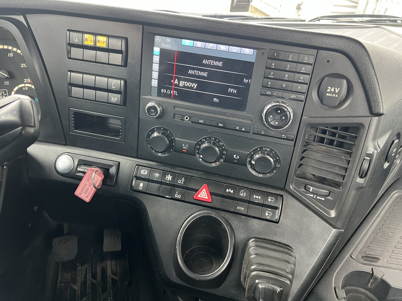 Mercedes-Benz Arocs 2552 L 6x2 Arocs 2552 L 6x2, Lenk-/Liftachse - 吊钩升降车:图4 Mercedes-Benz Arocs 2552 L 6x2 Arocs 2552 L 6x2, Lenk-/Liftachse - 吊钩升降车:图4
