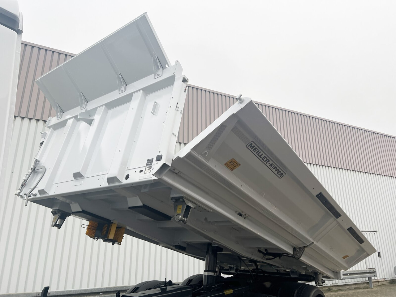 Mercedes-Benz Arocs 2645 K 6x4 Arocs 2645 K 6x4, MultimediaCockpit, Bordmatik links - 翻斗车:图2 Mercedes-Benz Arocs 2645 K 6x4 Arocs 2645 K 6x4, MultimediaCockpit, Bordmatik links - 翻斗车:图2