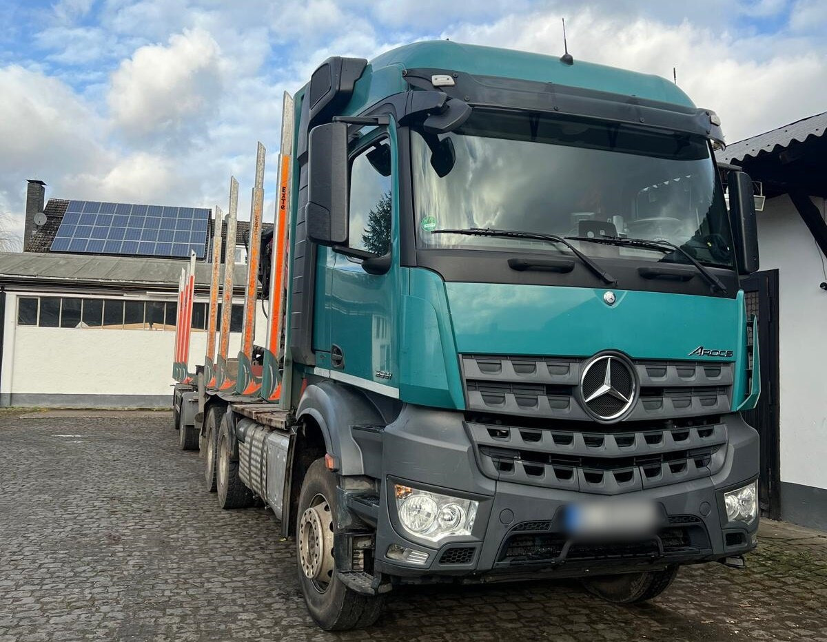 Mercedes-Benz Arocs 2651 L 6x4 Arocs 2651 L 6x4, Retarder, StreamSpace, Heckkran Epsilon M120L - 木材运输车, 起重车:图2 Mercedes-Benz Arocs 2651 L 6x4 Arocs 2651 L 6x4, Retarder, StreamSpace, Heckkran Epsilon M120L - 木材运输车, 起重车:图2