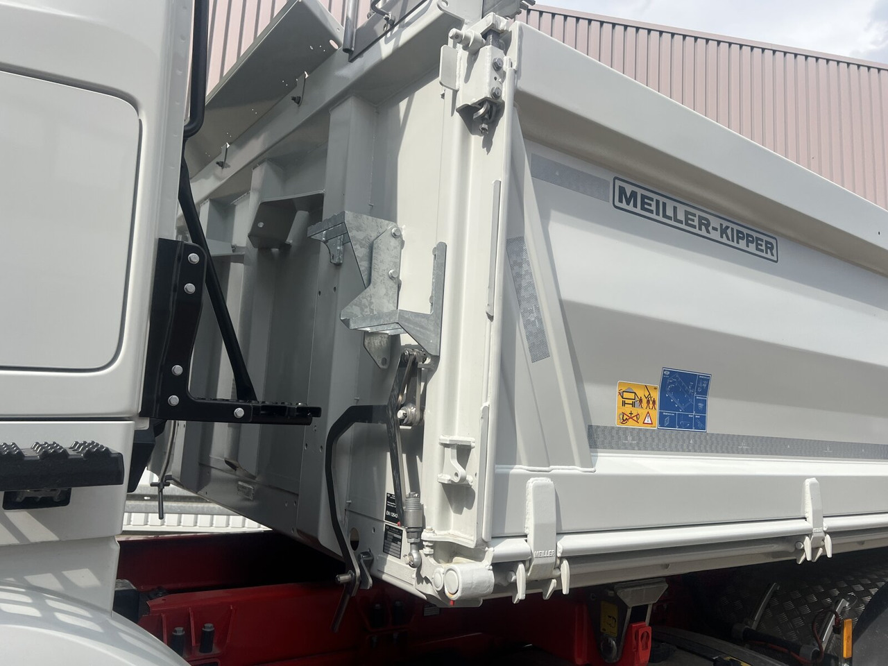 Mercedes-Benz Arocs 2651 LK 6x4 Arocs 2651 LK 6x4, Retarder, MultimediaCockpit, Navi - 翻斗车:图3 Mercedes-Benz Arocs 2651 LK 6x4 Arocs 2651 LK 6x4, Retarder, MultimediaCockpit, Navi - 翻斗车:图3