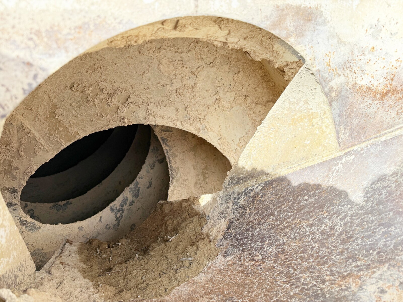 Mercedes-Benz Arocs 3240 8x4 Arocs 3240 8x4, 9 cbm Liebherr HTM 904 F - 混凝土搅拌车:图2 Mercedes-Benz Arocs 3240 8x4 Arocs 3240 8x4, 9 cbm Liebherr HTM 904 F - 混凝土搅拌车:图2