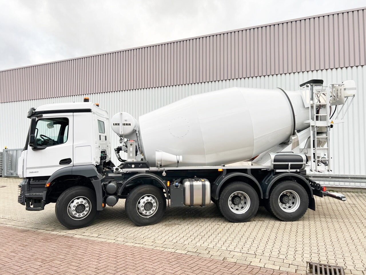 Mercedes-Benz Arocs 3240 B 8x4/4 Arocs 3240 B 8x4/4, Liebherr HTM 905 Mischer ca. 9m³, Multimedia Cockpit, Navi - 混凝土搅拌车:图2 Mercedes-Benz Arocs 3240 B 8x4/4 Arocs 3240 B 8x4/4, Liebherr HTM 905 Mischer ca. 9m³, Multimedia Cockpit, Navi - 混凝土搅拌车:图2
