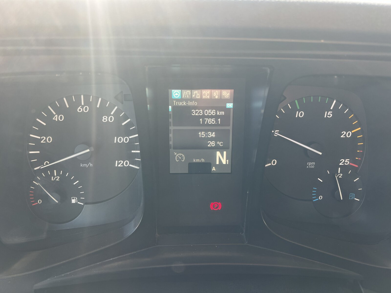Mercedes-Benz Arocs 3243 K 8x4/4 Arocs 3243 K 8x4/4, Bordmatik - 翻斗车:图5 Mercedes-Benz Arocs 3243 K 8x4/4 Arocs 3243 K 8x4/4, Bordmatik - 翻斗车:图5