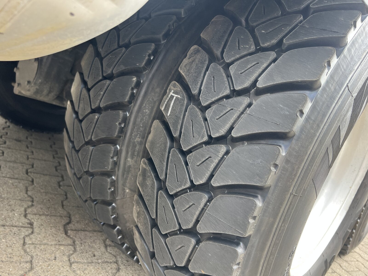Mercedes-Benz Arocs 3243 K 8x4 Arocs 3243 K 8x4, Ressenig Thermo Alukipper 3-S - 翻斗车:图5 Mercedes-Benz Arocs 3243 K 8x4 Arocs 3243 K 8x4, Ressenig Thermo Alukipper 3-S - 翻斗车:图5