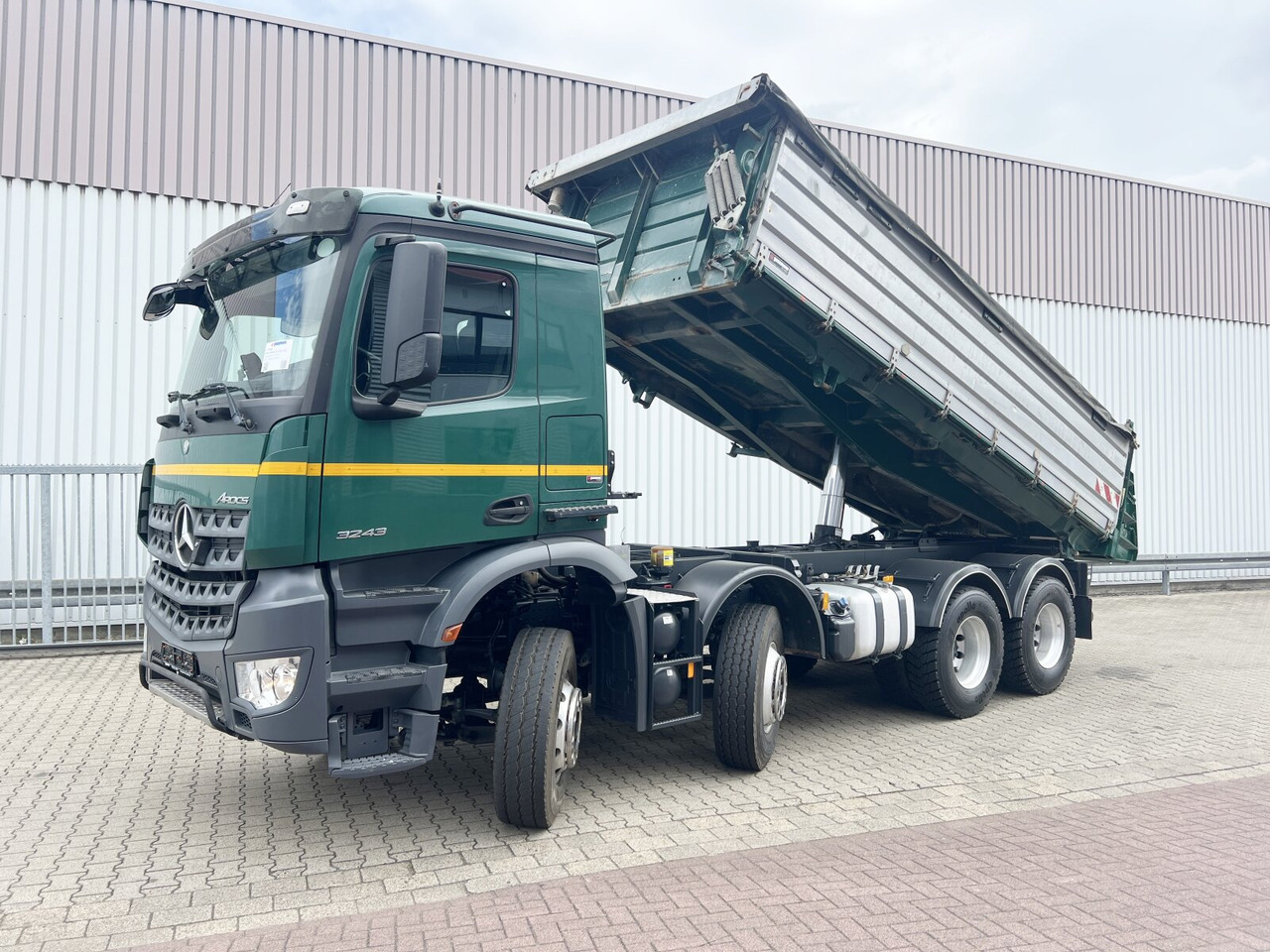 Mercedes-Benz Arocs 3243 K 8x4 Arocs 3243 K 8x4, Ressenig Thermo Alukipper 3-S - 翻斗车:图1 Mercedes-Benz Arocs 3243 K 8x4 Arocs 3243 K 8x4, Ressenig Thermo Alukipper 3-S - 翻斗车:图1
