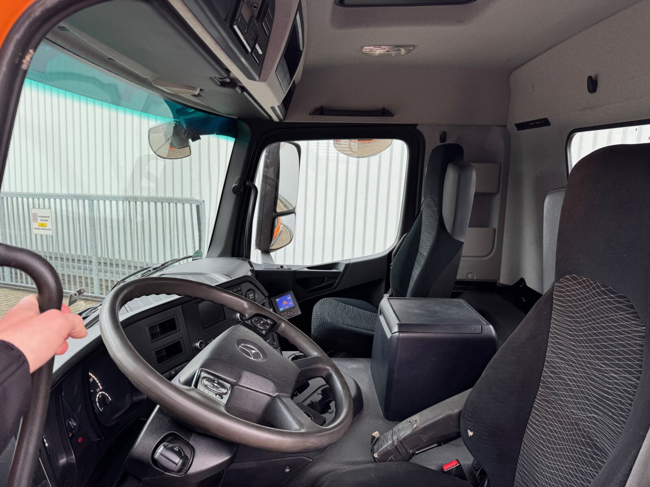 Mercedes-Benz Arocs 3243 LK 8x4/4 Arocs 3243 LK 8x4/4, Motorabtrieb - 吊钩升降车:图3 Mercedes-Benz Arocs 3243 LK 8x4/4 Arocs 3243 LK 8x4/4, Motorabtrieb - 吊钩升降车:图3