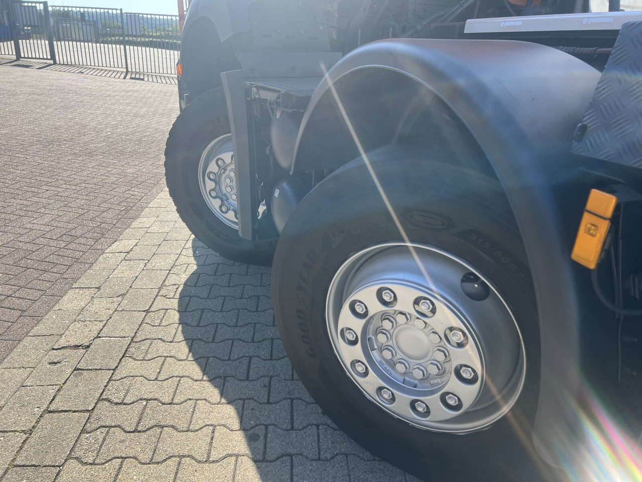 Mercedes-Benz Arocs 3243 LK 8x4/4 Arocs 3243 LK 8x4/4, Motorabtrieb - 吊钩升降车:图2 Mercedes-Benz Arocs 3243 LK 8x4/4 Arocs 3243 LK 8x4/4, Motorabtrieb - 吊钩升降车:图2