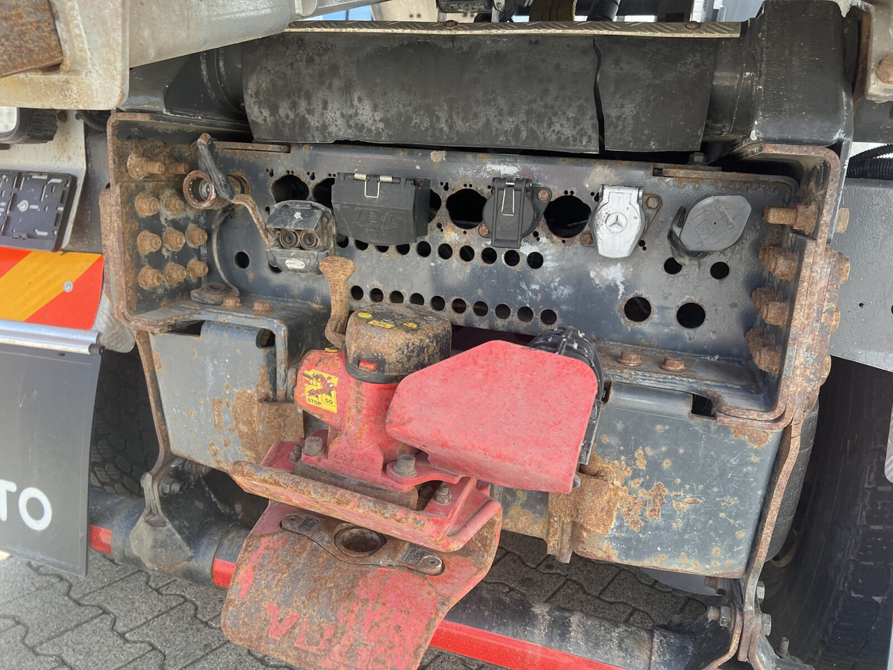 Mercedes-Benz Arocs 3251 LK 8x4/4 Arocs 3251 LK 8x4/4, Retarder, Stahlmulde ca. 15m³, hydr. Heckklappe - 自卸车:图2 Mercedes-Benz Arocs 3251 LK 8x4/4 Arocs 3251 LK 8x4/4, Retarder, Stahlmulde ca. 15m³, hydr. Heckklappe - 自卸车:图2