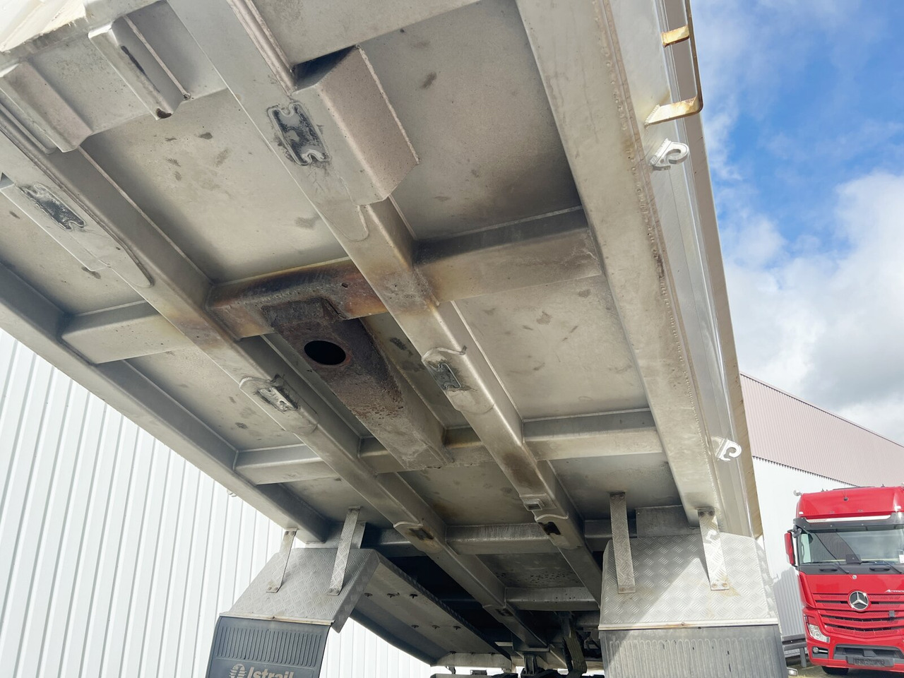 自卸车 Mercedes-Benz Arocs 3253 K 8x4/4 Arocs 3253 K 8x4/4, Retarder, Stahlmulde ca. 15m³, hydr. Heckklappenöffnung：图13