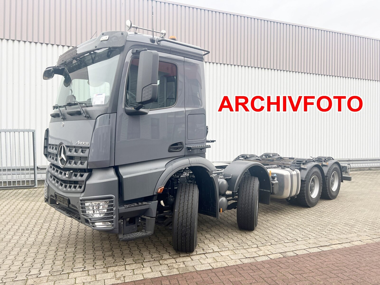 Mercedes-Benz Arocs 3253 L 8x4/4 Arocs 3253 L 8x4/4, MultimediaCockpit, Navi, Motorabtrieb - 驾驶室底盘卡车:图1 Mercedes-Benz Arocs 3253 L 8x4/4 Arocs 3253 L 8x4/4, MultimediaCockpit, Navi, Motorabtrieb - 驾驶室底盘卡车:图1