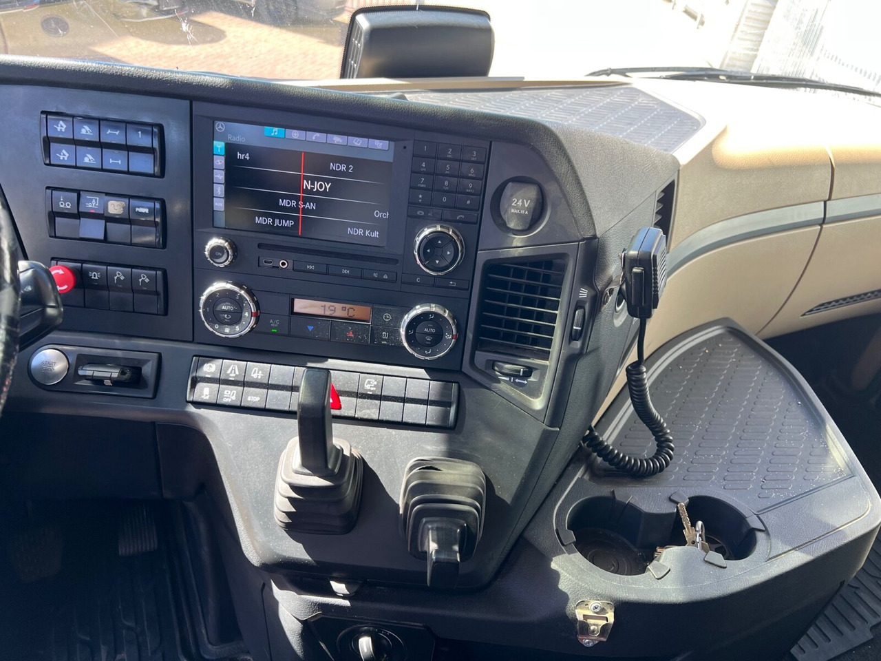 Mercedes-Benz Arocs 3358 LS 6x4 Arocs 3358 LS 6x4, Retarder, StreamSpace, Bi-Xenon, Hydraulik - 牵引车:图4 Mercedes-Benz Arocs 3358 LS 6x4 Arocs 3358 LS 6x4, Retarder, StreamSpace, Bi-Xenon, Hydraulik - 牵引车:图4