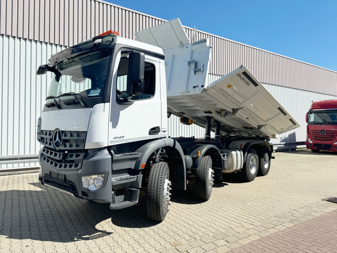 Mercedes-Benz Arocs 4142 K 8x4/4 Arocs 4142 K 8x4/4, Meiller Bordmatik links - 翻斗车:图1 Mercedes-Benz Arocs 4142 K 8x4/4 Arocs 4142 K 8x4/4, Meiller Bordmatik links - 翻斗车:图1