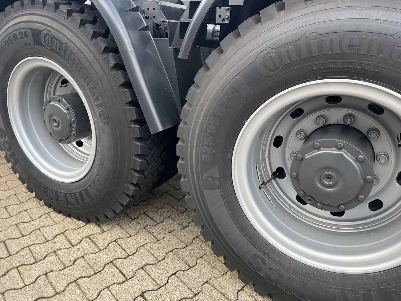 Mercedes-Benz Arocs 4151 AK 8x8/4 Arocs 4151 AK 8x8/4, Grounder - 翻斗车:图5 Mercedes-Benz Arocs 4151 AK 8x8/4 Arocs 4151 AK 8x8/4, Grounder - 翻斗车:图5