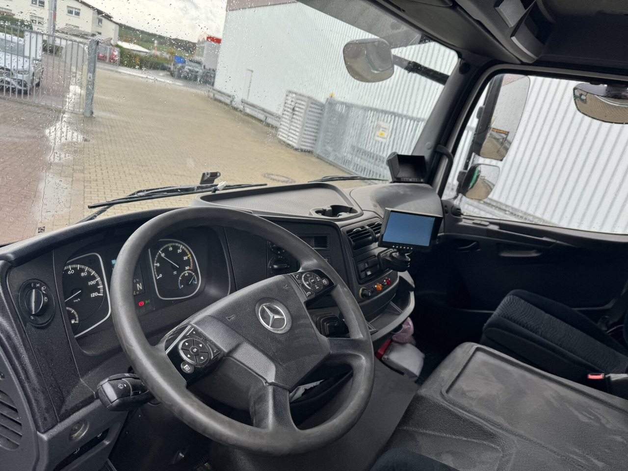 Mercedes-Benz Atego 1223 L 4x2 Atego 1223 L 4x2 mit Heckkran Atlas 88.3-A2L, Funk - 起重车, 栏板式/ 平板卡车:图5 Mercedes-Benz Atego 1223 L 4x2 Atego 1223 L 4x2 mit Heckkran Atlas 88.3-A2L, Funk - 起重车, 栏板式/ 平板卡车:图5