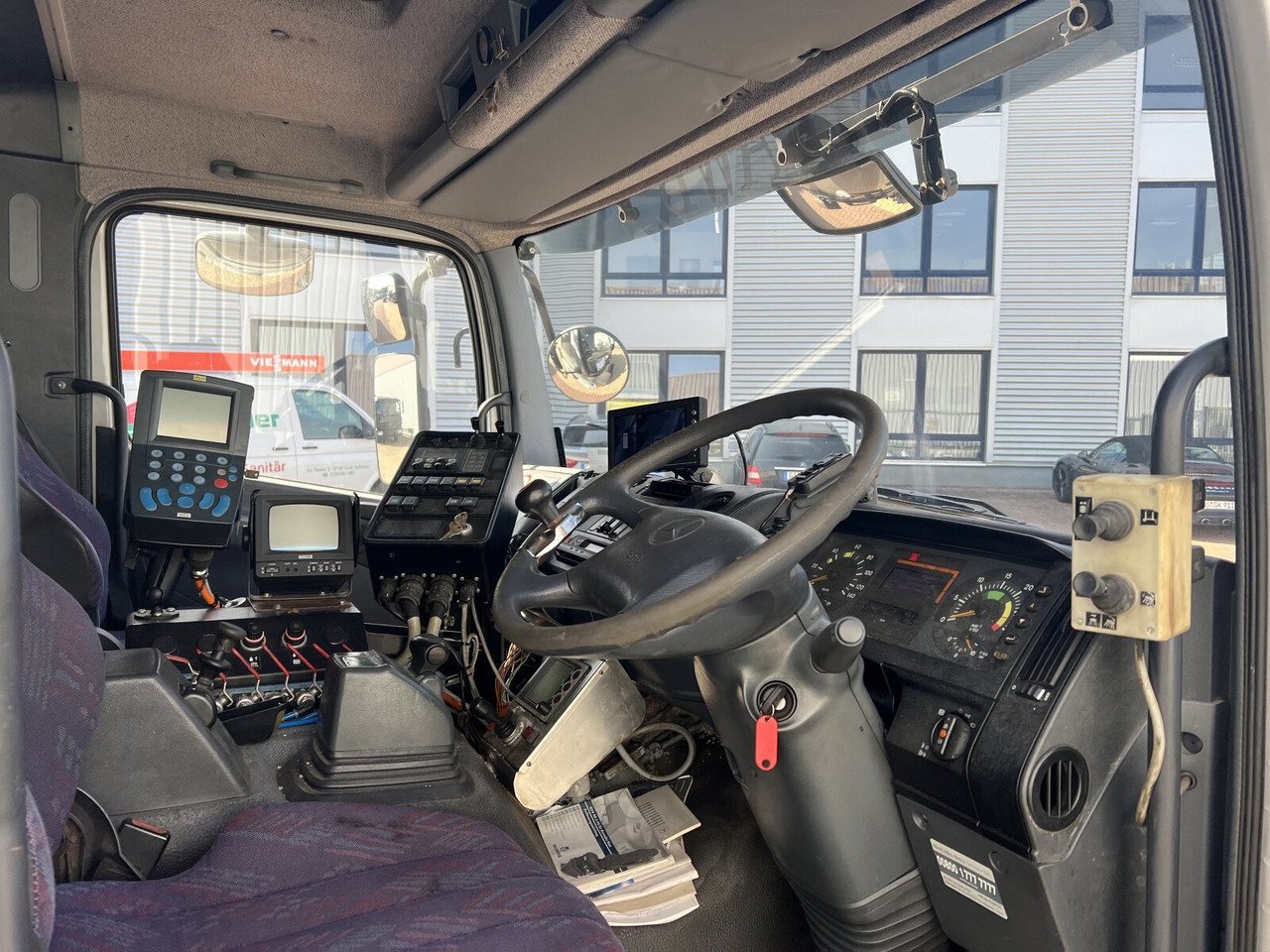 Mercedes-Benz Atego 1828 L 4x2 Atego 1828 L 4x2, Rechtslenker, Winterdienstaustattung - 驾驶室底盘卡车:图4 Mercedes-Benz Atego 1828 L 4x2 Atego 1828 L 4x2, Rechtslenker, Winterdienstaustattung - 驾驶室底盘卡车:图4