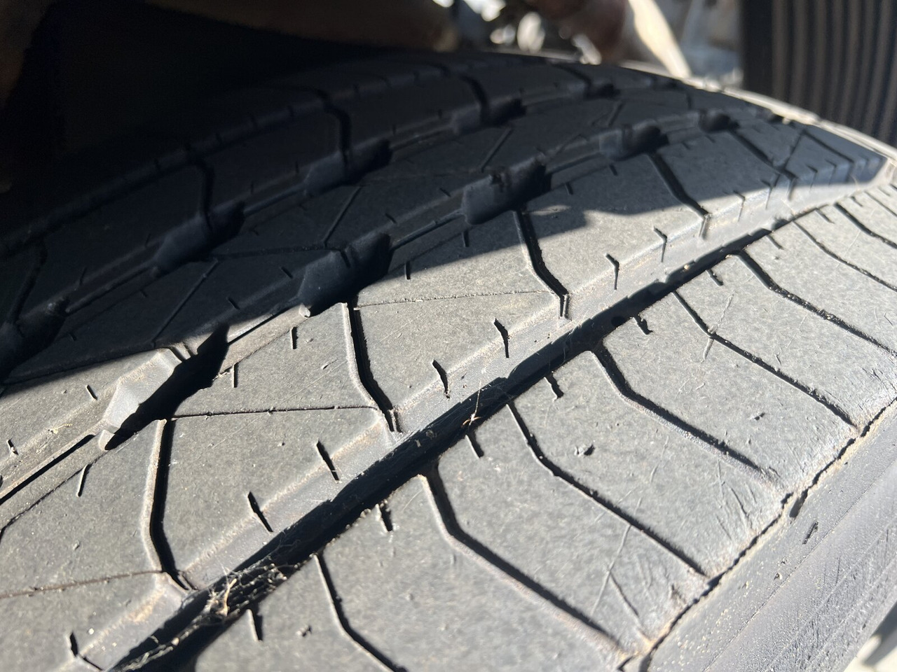 Mercedes-Benz Atego 1828 L 4x2 Atego 1828 L 4x2, Rechtslenker, Winterdienstaustattung - 驾驶室底盘卡车:图3 Mercedes-Benz Atego 1828 L 4x2 Atego 1828 L 4x2, Rechtslenker, Winterdienstaustattung - 驾驶室底盘卡车:图3