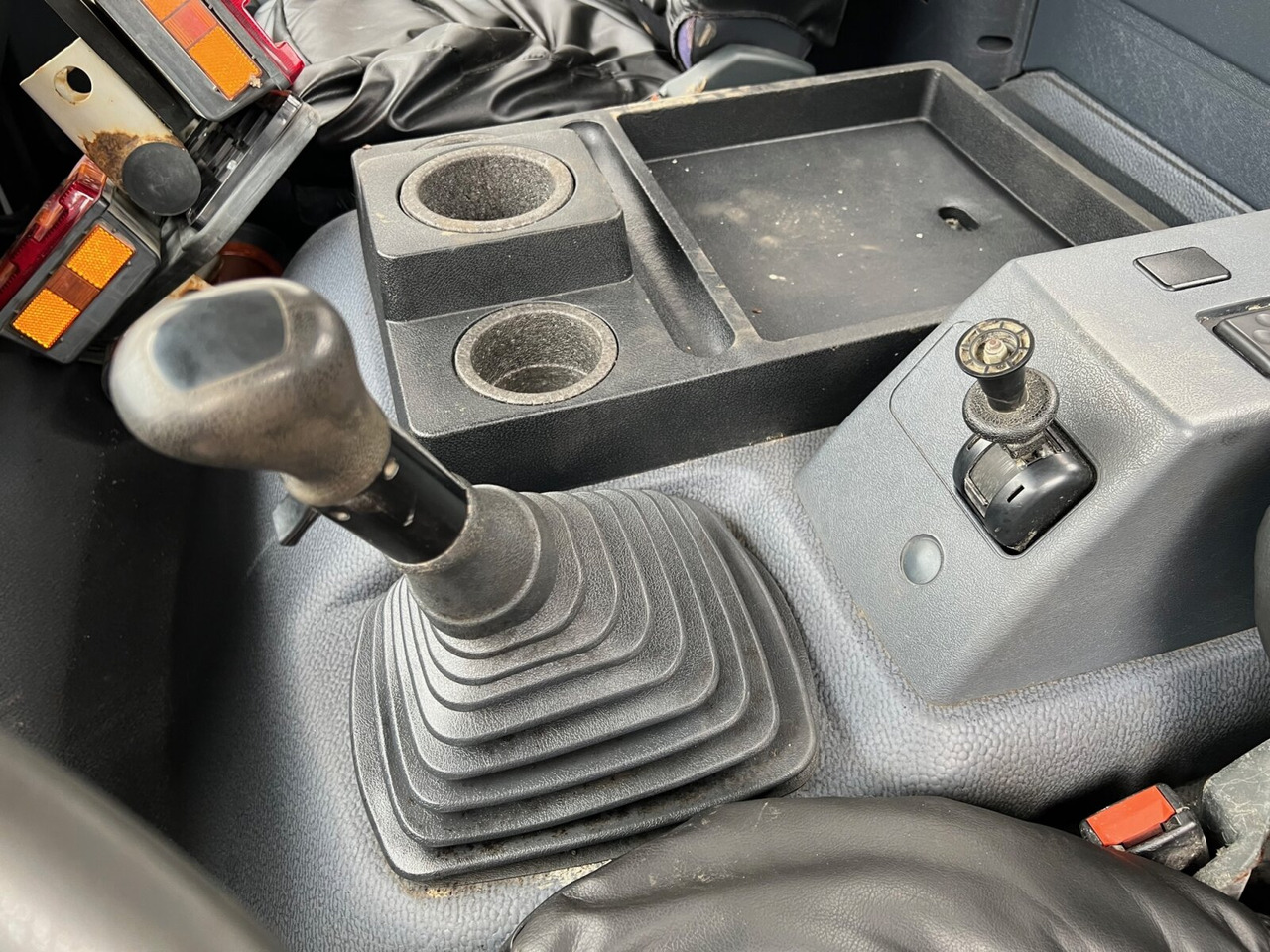 Mercedes-Benz Atego 2628 K 6x4 Atego 2628 K 6x4, 6-Zylinder - 驾驶室底盘卡车:图4 Mercedes-Benz Atego 2628 K 6x4 Atego 2628 K 6x4, 6-Zylinder - 驾驶室底盘卡车:图4