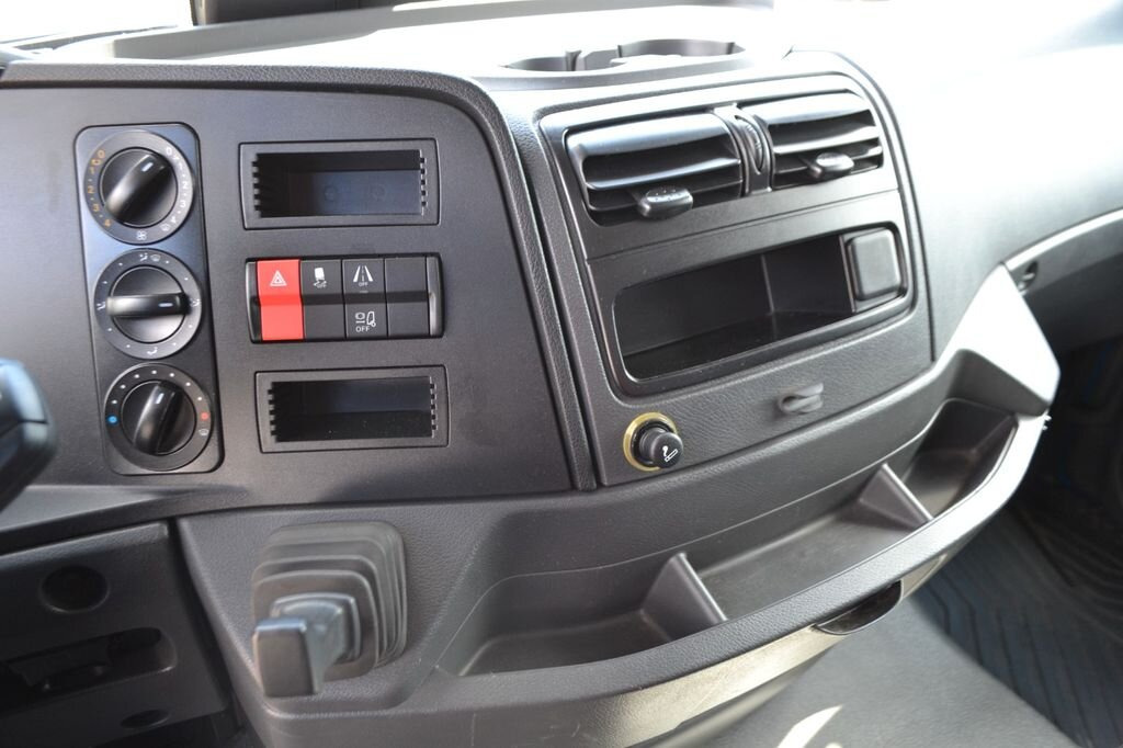 Mercedes-Benz Atego 816 4x2 Atego 816 4x2, City-Abroller - 吊钩升降车:图4 Mercedes-Benz Atego 816 4x2 Atego 816 4x2, City-Abroller - 吊钩升降车:图4