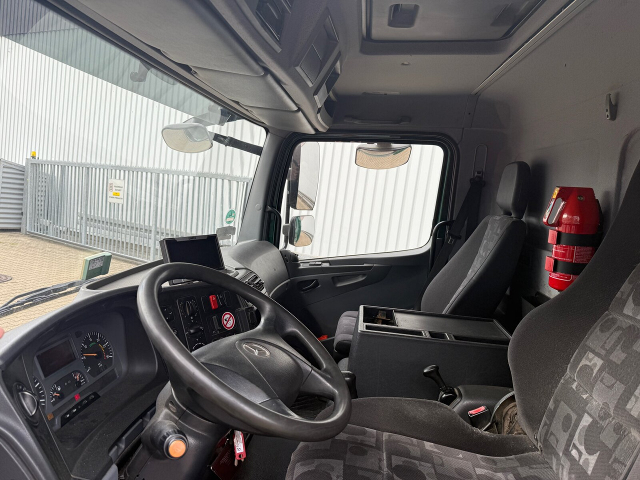 Mercedes-Benz Atego 818 L 4x2 Atego 818 L 4x2, Getränkekoffer, 2x AHK - 厢式卡车:图3 Mercedes-Benz Atego 818 L 4x2 Atego 818 L 4x2, Getränkekoffer, 2x AHK - 厢式卡车:图3