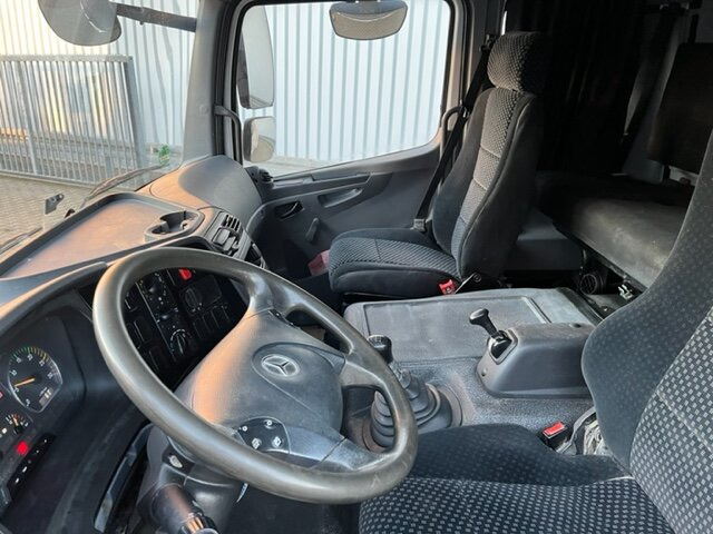 Mercedes-Benz Atego 822 4x2 Atego 822 4x2, Doka mit Kombisitzbank - 侧帘卡车:图2 Mercedes-Benz Atego 822 4x2 Atego 822 4x2, Doka mit Kombisitzbank - 侧帘卡车:图2