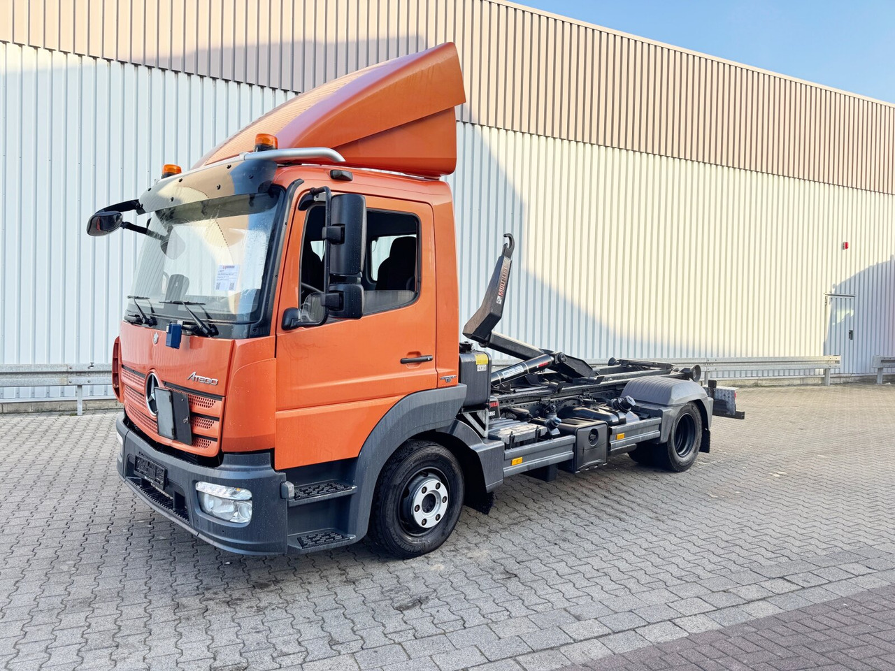 Mercedes-Benz Atego 824 L 4x2 Atego 824 L 4x2, Motorabtrieb, City-Abroller - 吊钩升降车:图1 Mercedes-Benz Atego 824 L 4x2 Atego 824 L 4x2, Motorabtrieb, City-Abroller - 吊钩升降车:图1