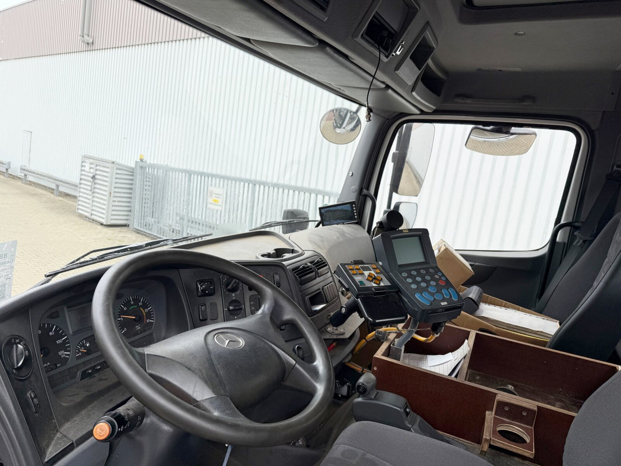 Mercedes-Benz Axor 1824 AK 4x4 Axor 1824 AK 4x4, Tele-Absetzer, Winterdienstausstattung - 箕斗装载车:图4 Mercedes-Benz Axor 1824 AK 4x4 Axor 1824 AK 4x4, Tele-Absetzer, Winterdienstausstattung - 箕斗装载车:图4