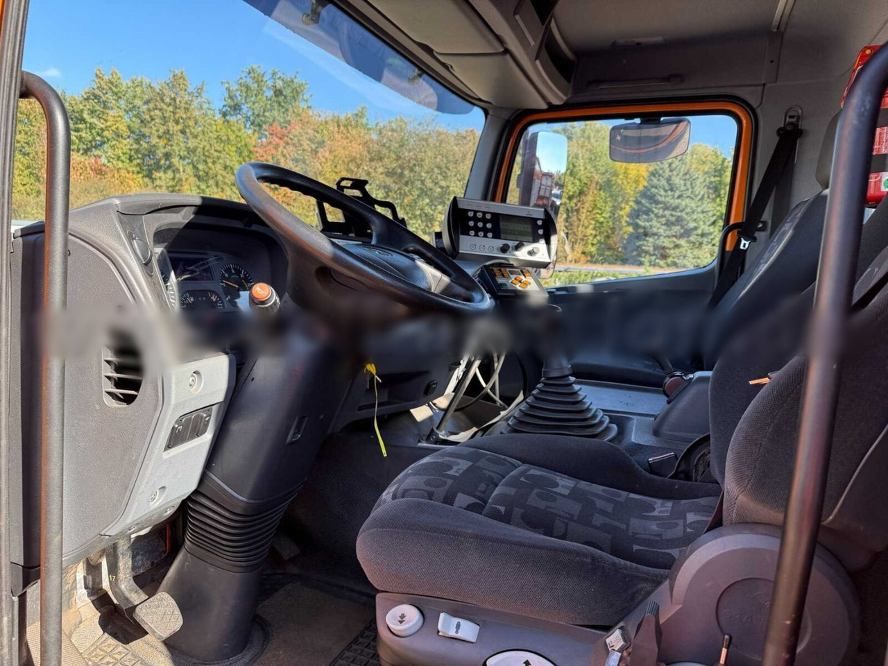 Mercedes-Benz Axor 1824 L 4x2 Axor 1824 L 4x2, Motorabtrieb, Winterdienstausstattung - 吊钩升降车:图5 Mercedes-Benz Axor 1824 L 4x2 Axor 1824 L 4x2, Motorabtrieb, Winterdienstausstattung - 吊钩升降车:图5