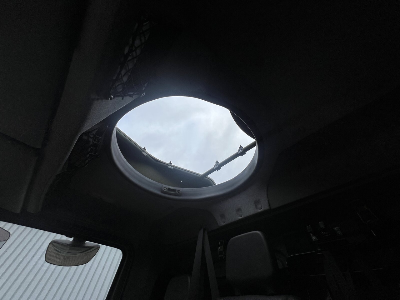 Mercedes-Benz Axor 1829 A 4x4 Axor 1829 A 4x4, Ex- - 栏板式/ 平板卡车:图5 Mercedes-Benz Axor 1829 A 4x4 Axor 1829 A 4x4, Ex- - 栏板式/ 平板卡车:图5