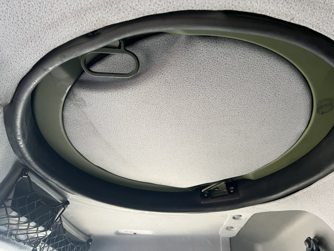 Mercedes-Benz Axor 1829 A 4x4 Axor 1829 A 4x4, Ex- - 栏板式/ 平板卡车:图4 Mercedes-Benz Axor 1829 A 4x4 Axor 1829 A 4x4, Ex- - 栏板式/ 平板卡车:图4