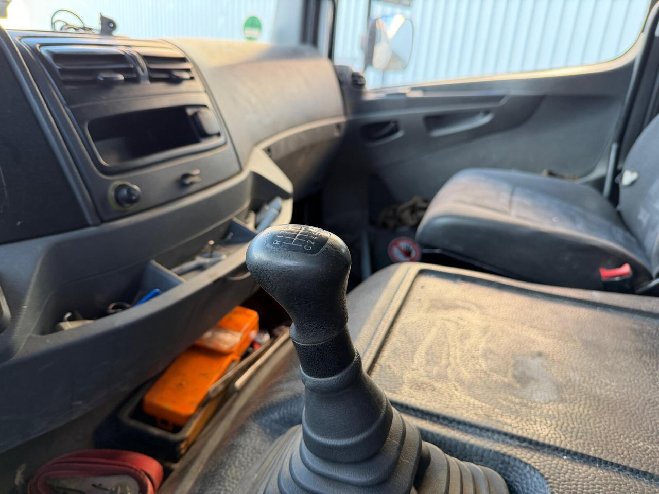 Mercedes-Benz Axor 1829 L 4x2 Axor 1829 L 4x2, 6-Sitzer - 栏板式/ 平板卡车:图3 Mercedes-Benz Axor 1829 L 4x2 Axor 1829 L 4x2, 6-Sitzer - 栏板式/ 平板卡车:图3