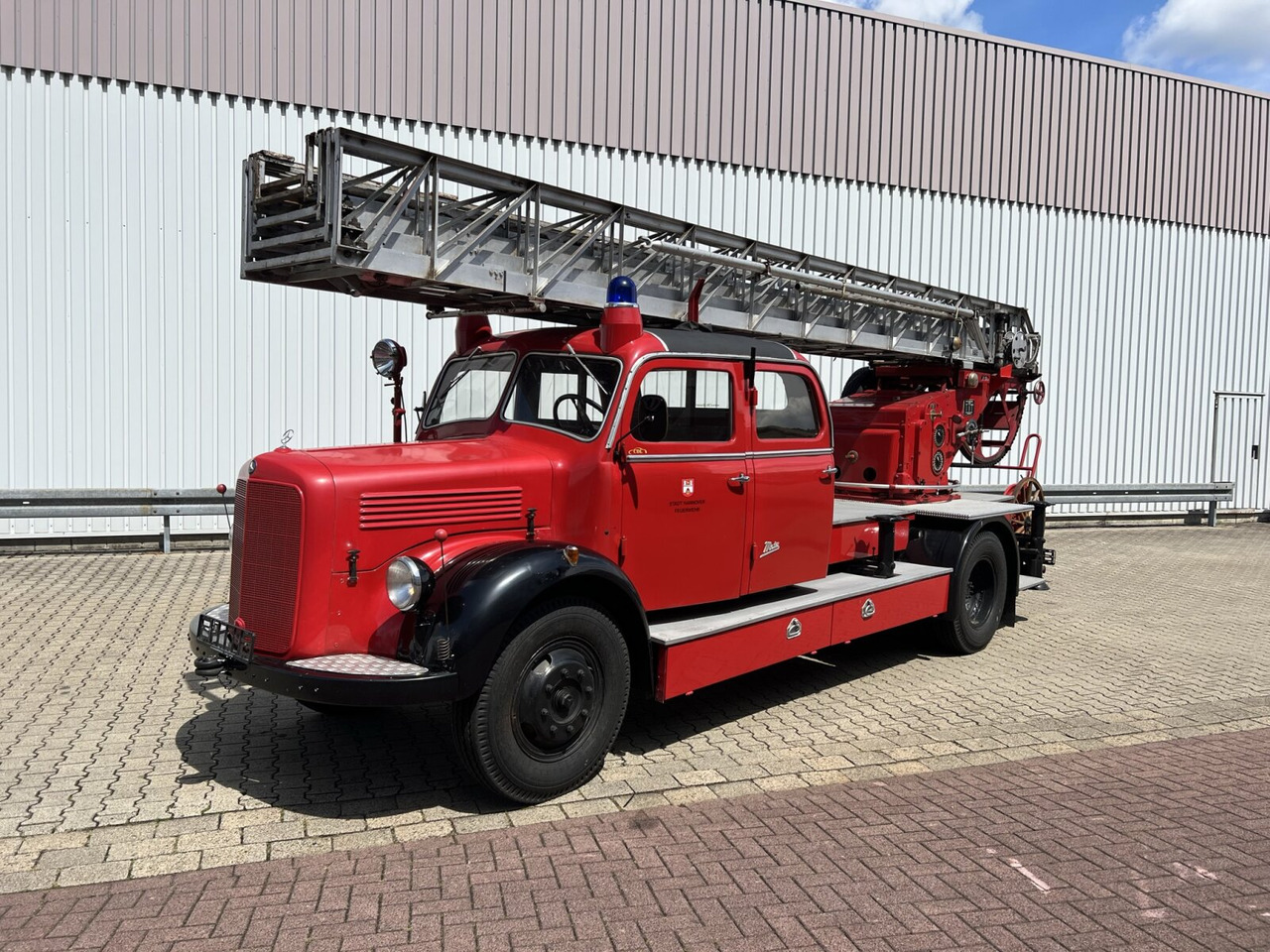 Mercedes-Benz LF 311 3250/3500 - Oldtimer Feuerwehrfahrzeug LF 311 3250/3500 - Oldtimer Feuerwehrfahrzeug - 消防车:图1 Mercedes-Benz LF 311 3250/3500 - Oldtimer Feuerwehrfahrzeug LF 311 3250/3500 - Oldtimer Feuerwehrfahrzeug - 消防车:图1