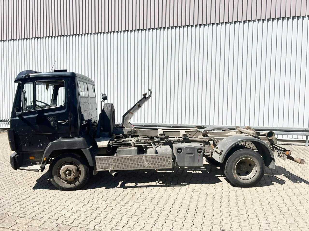 Mercedes-Benz LK 817 4x2 LK 817 4x2/37, City-Abroller, 6-Zylinder Motor - 吊钩升降车:图1 Mercedes-Benz LK 817 4x2 LK 817 4x2/37, City-Abroller, 6-Zylinder Motor - 吊钩升降车:图1