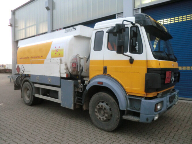 Mercedes-Benz SK 1824 L 4x2 SK 1824 L 4x2, Esterer Tankaufbau ca. 13.100l, 2 Kammern - 罐车:图1 Mercedes-Benz SK 1824 L 4x2 SK 1824 L 4x2, Esterer Tankaufbau ca. 13.100l, 2 Kammern - 罐车:图1