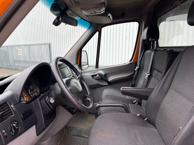 Mercedes-Benz Sprinter 515 CDI 4x2 Sprinter 515 CDI 4x2 - 无侧窗厢式货车:图4 Mercedes-Benz Sprinter 515 CDI 4x2 Sprinter 515 CDI 4x2 - 无侧窗厢式货车:图4