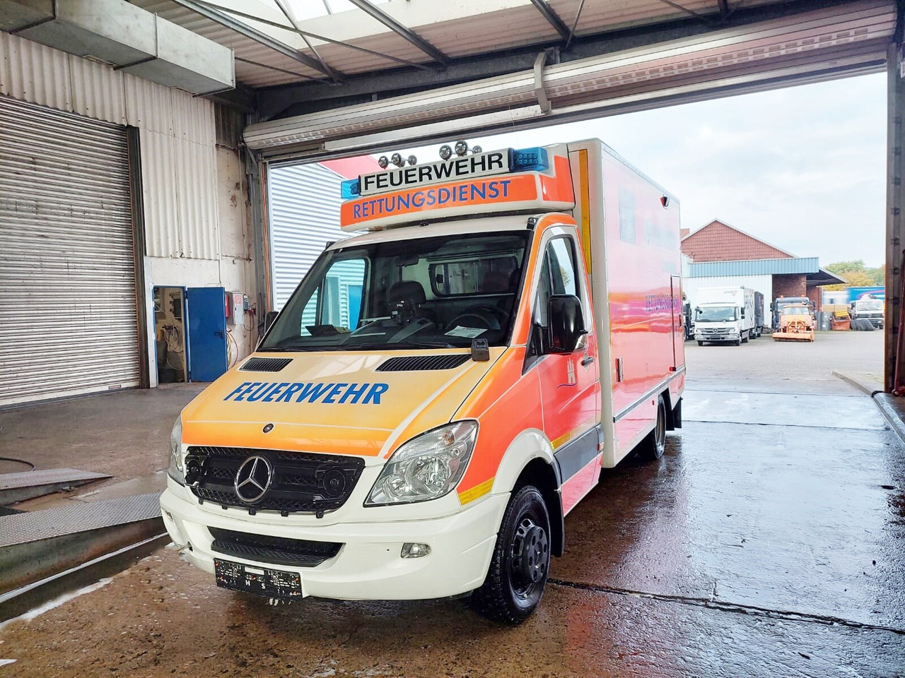 Mercedes-Benz Sprinter 516 CDI 4x2 Sprinter 516 CDI 4x2, Rettungswagen, Retarder - 消防车:图2 Mercedes-Benz Sprinter 516 CDI 4x2 Sprinter 516 CDI 4x2, Rettungswagen, Retarder - 消防车:图2