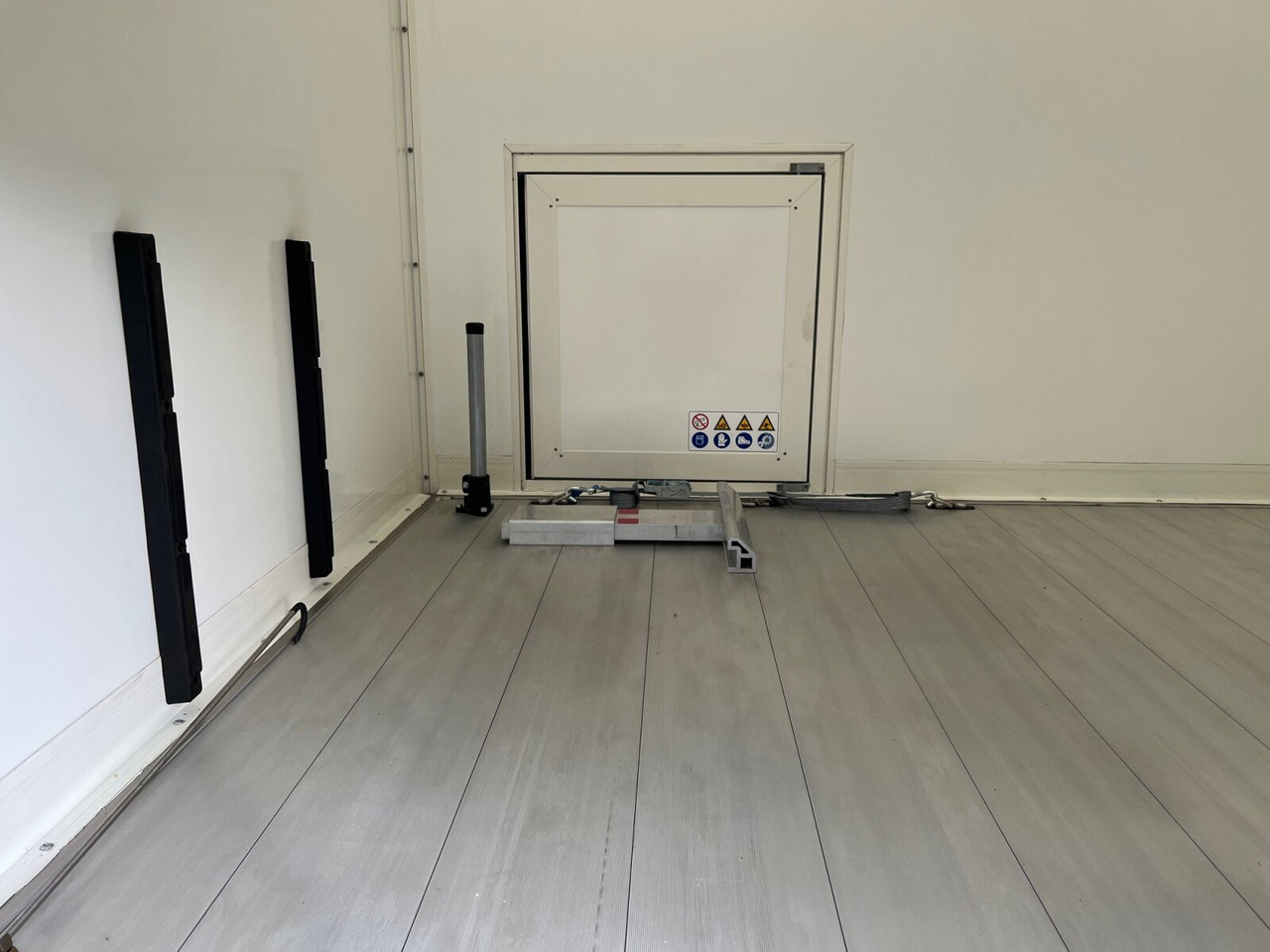 Mercedes-Benz Sprinter 516 FG 4x2 Sprinter 516 FG 4x2, MBUX, Autotransporter Comear - 无侧窗厢式货车:图3 Mercedes-Benz Sprinter 516 FG 4x2 Sprinter 516 FG 4x2, MBUX, Autotransporter Comear - 无侧窗厢式货车:图3