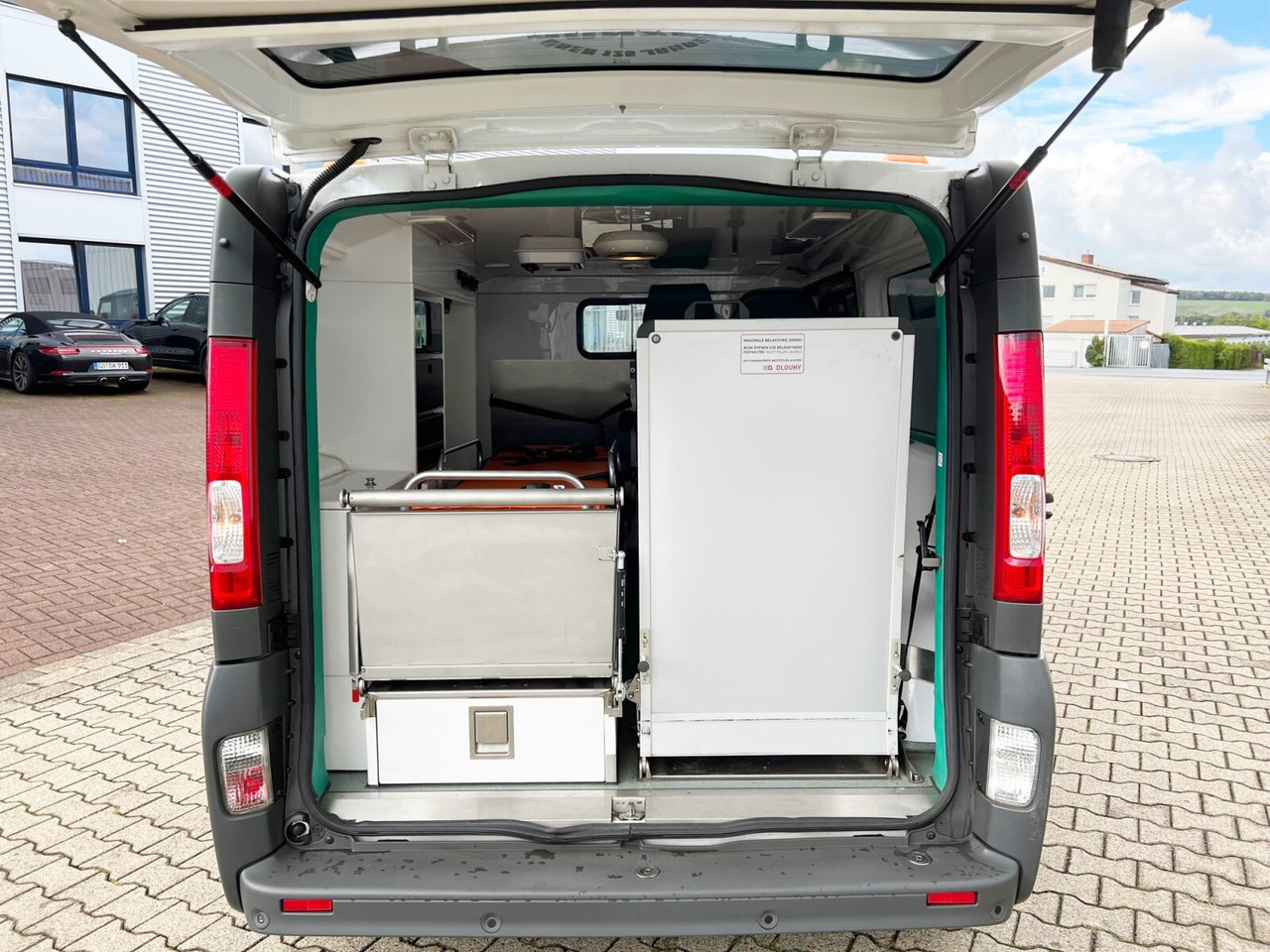 Renault Trafik 2.0 dCi115 4x2 Trafik 2.0 dCi115 4x2, Krankentransporter - 救护车:图2 Renault Trafik 2.0 dCi115 4x2 Trafik 2.0 dCi115 4x2, Krankentransporter - 救护车:图2