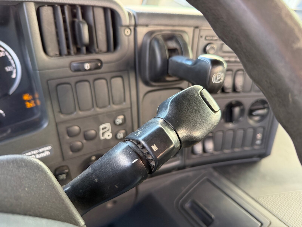 箕斗装载车 Scania P 320/400 6x2-4 P 320/400 6x2-4, Lenk-/Liftachse, Tele-Absetzanlage, Funk：图6