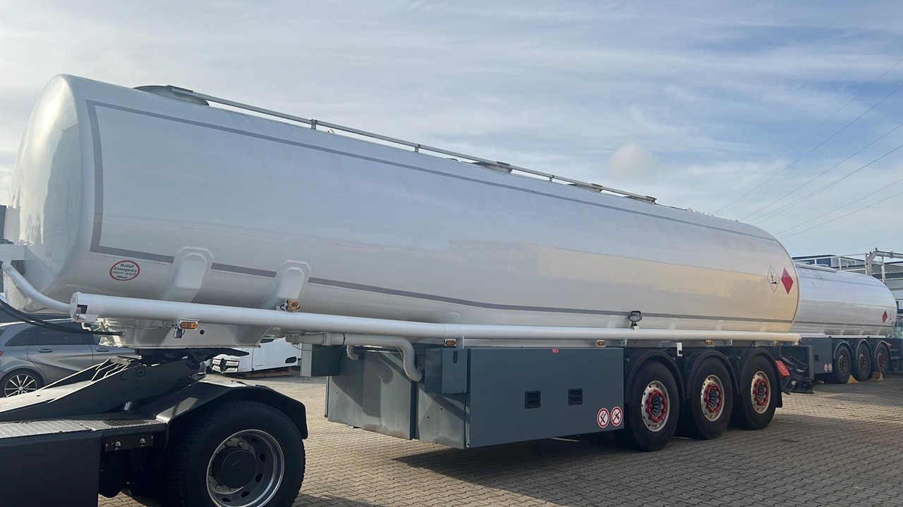 TAL-A-ZE 44,0 TAL-A-ZE 44,0, 43.500l, 4 Kammern, Untenbefüllung - 液罐半拖车:图1 TAL-A-ZE 44,0 TAL-A-ZE 44,0, 43.500l, 4 Kammern, Untenbefüllung - 液罐半拖车:图1