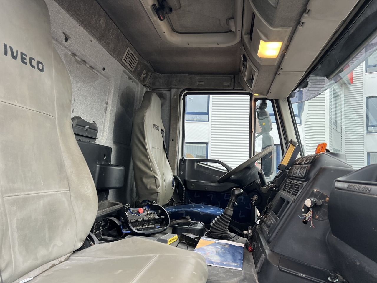 Trakker AD260T36 6x4 Trakker AD260T36 6x4 - 驾驶室底盘卡车:图5 Trakker AD260T36 6x4 Trakker AD260T36 6x4 - 驾驶室底盘卡车:图5